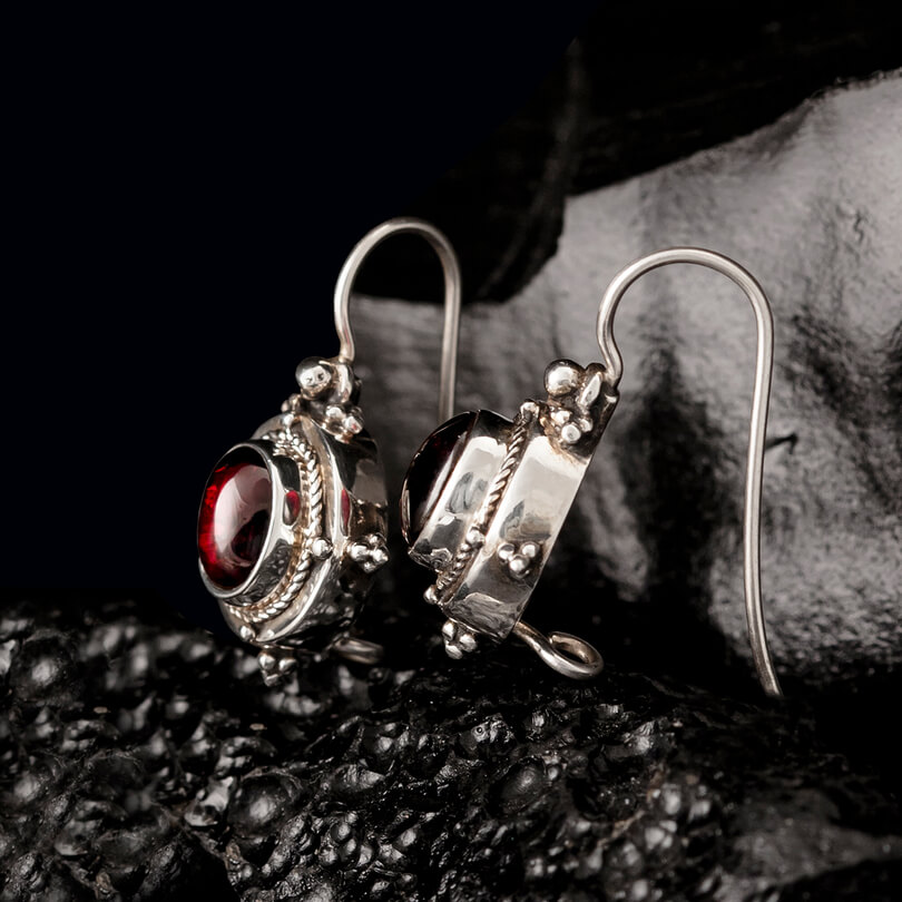 Byzantine Garnet Earring - Image 4