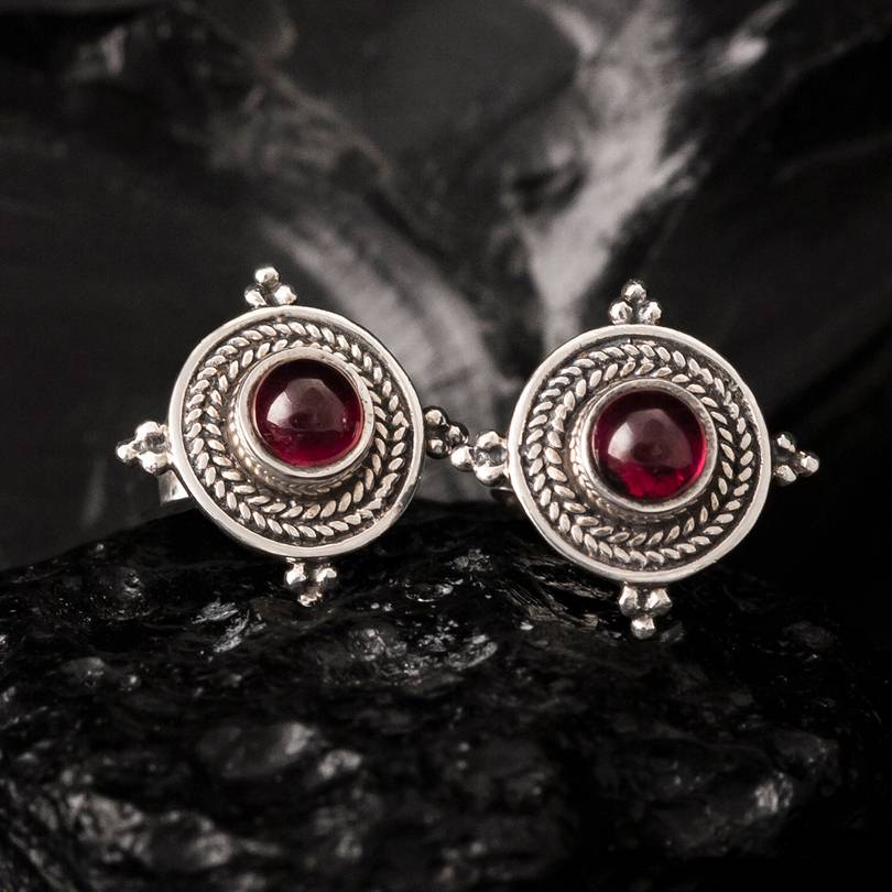 Byzantine Garnet Earring - Image 4